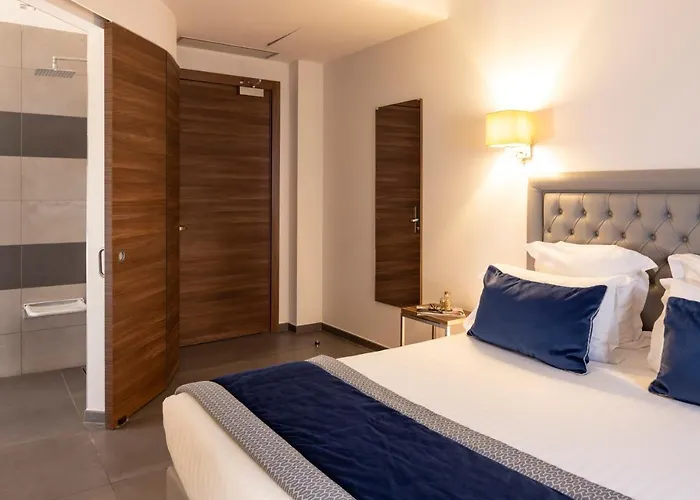 Azur Riviera فندق