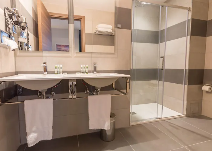 Azur Riviera Szálloda 4*